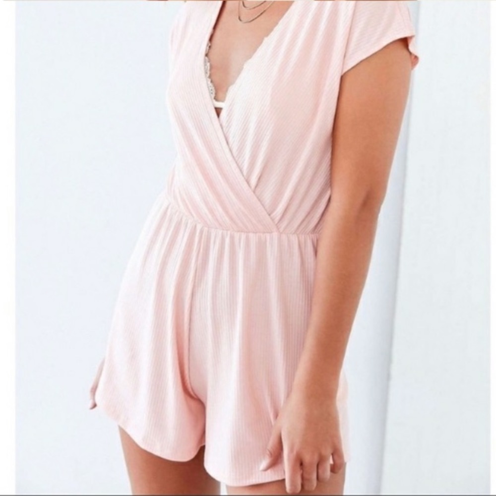 🦋3/$50 UO Ecote Coquette Balletcore Feminine Summer Light Pink Ribbed Romper XS